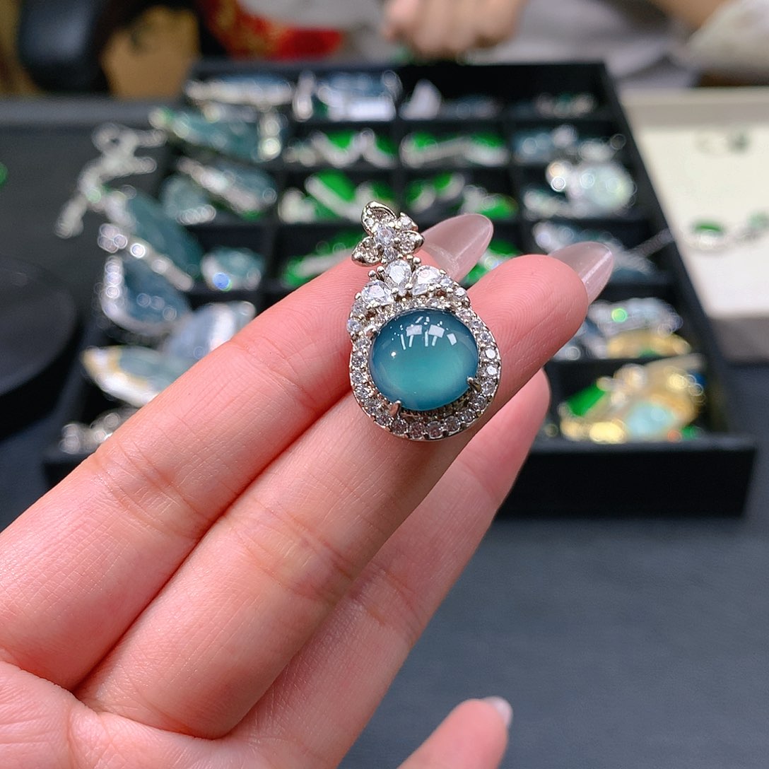 【闪购商品】翡翠未镶嵌吊坠(不含链)