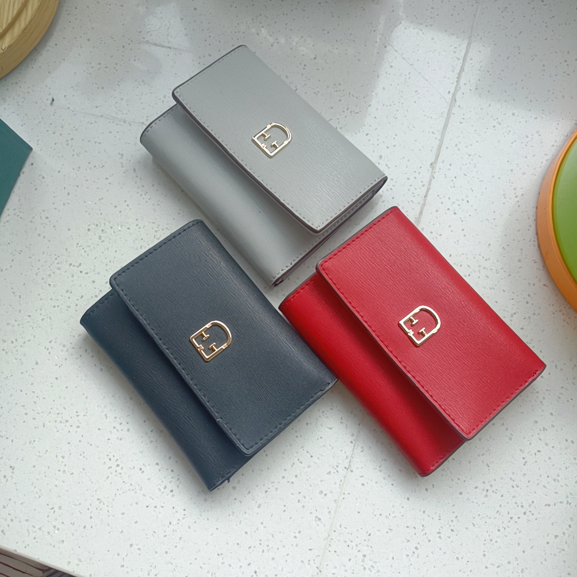 女士钱包时尚百搭真皮多功能简约纯色休闲小清新欧美学生短款钱包