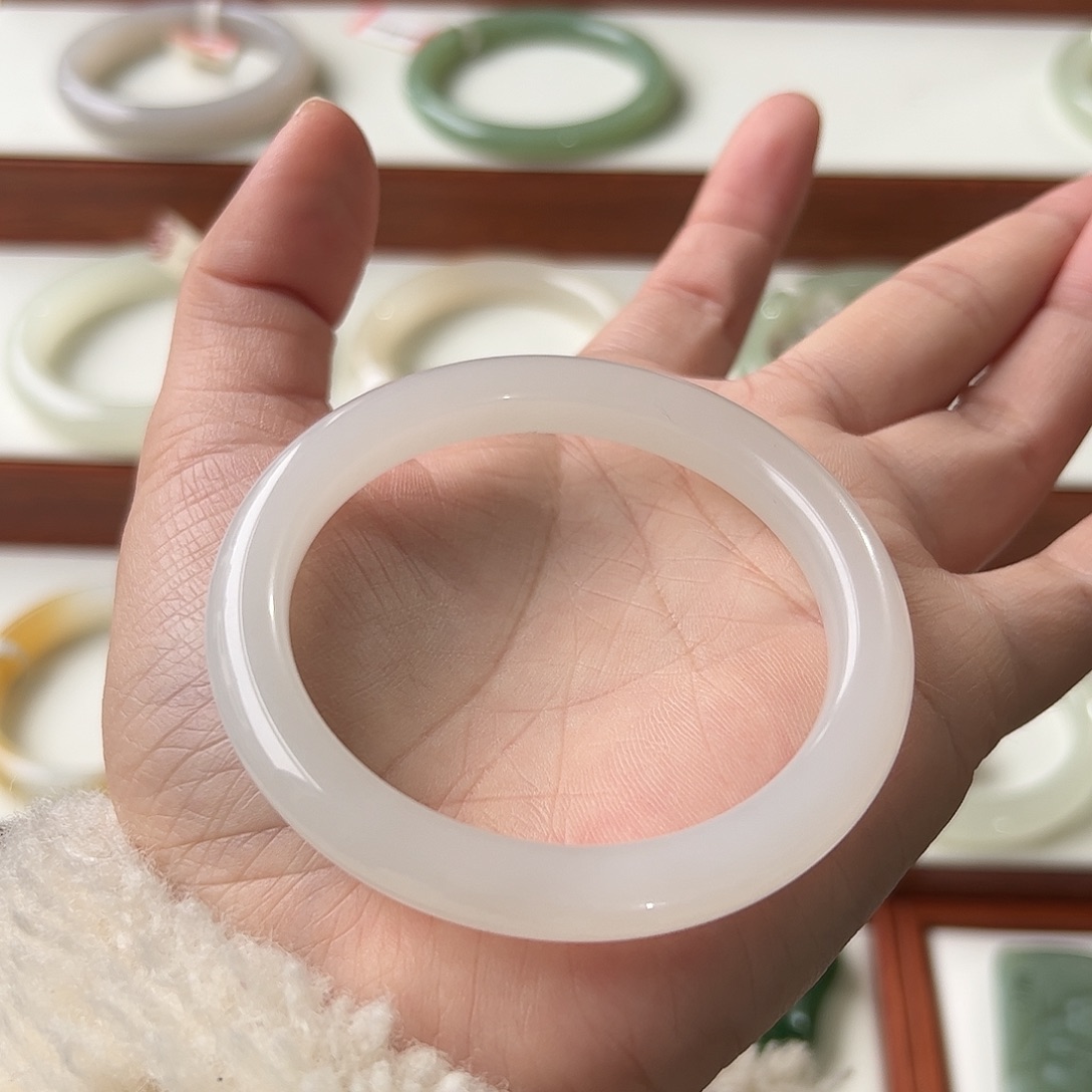 和田玉未镶嵌手镯