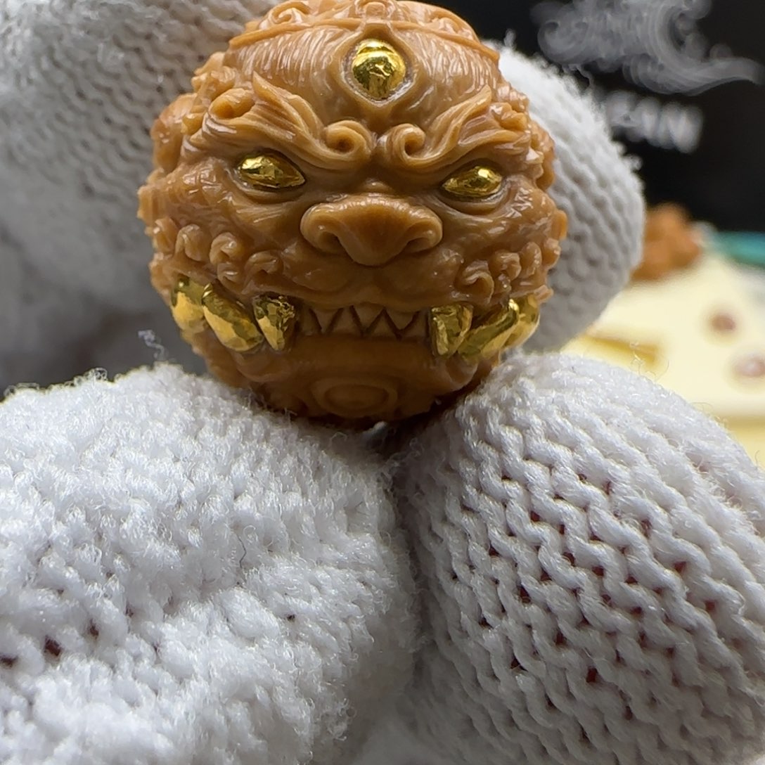 今***白吊坠猴头核桃客户定制15尺寸双面唐狮镶嵌24k