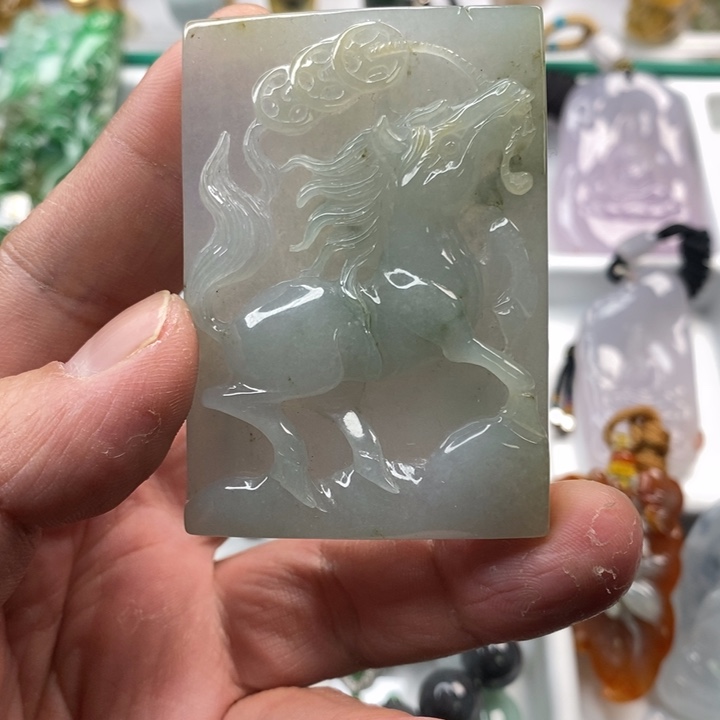 翡翠未镶嵌颈饰未