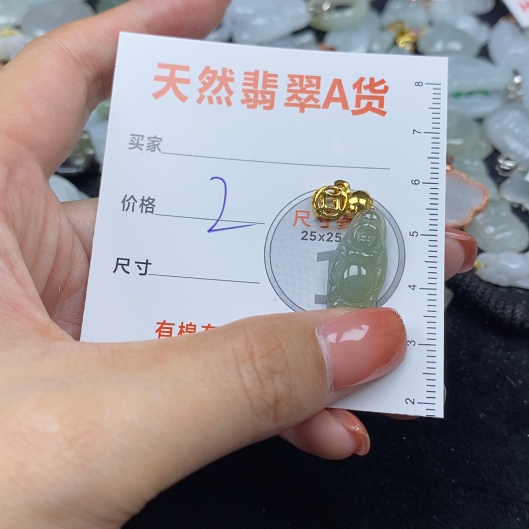 翡翠未镶嵌颈饰佛