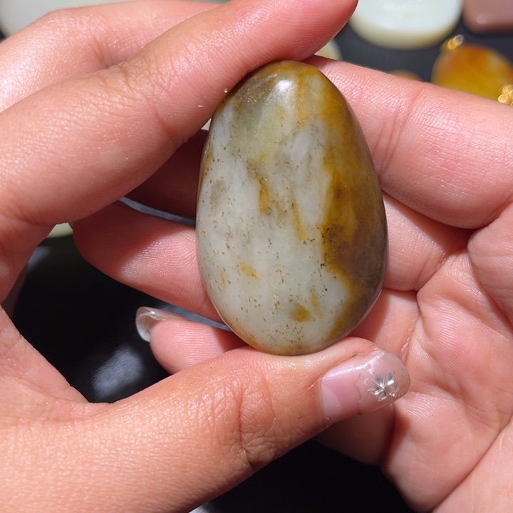 和田玉未镶嵌珠宝奇石