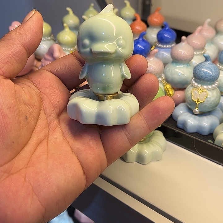 陶摆件大湾鸡陶瓷转转浅绿色