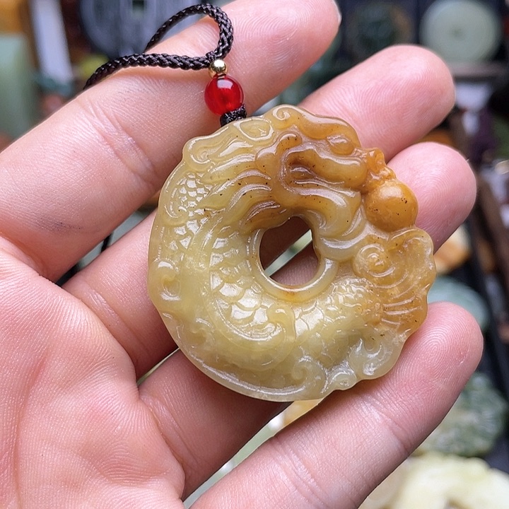 蛇纹石玉挂件未镶嵌