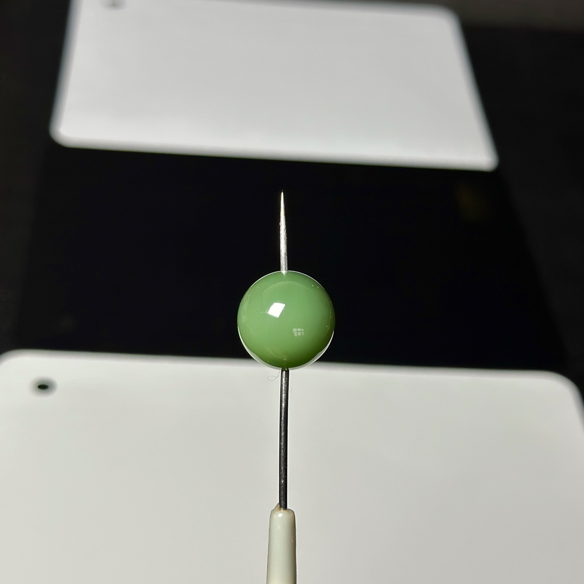 【俄料】和田玉碧玉瓷肉底浓粉绿圆珠珠径约16mm