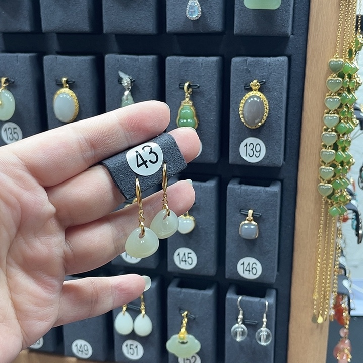 和田玉银S925镶嵌耳饰