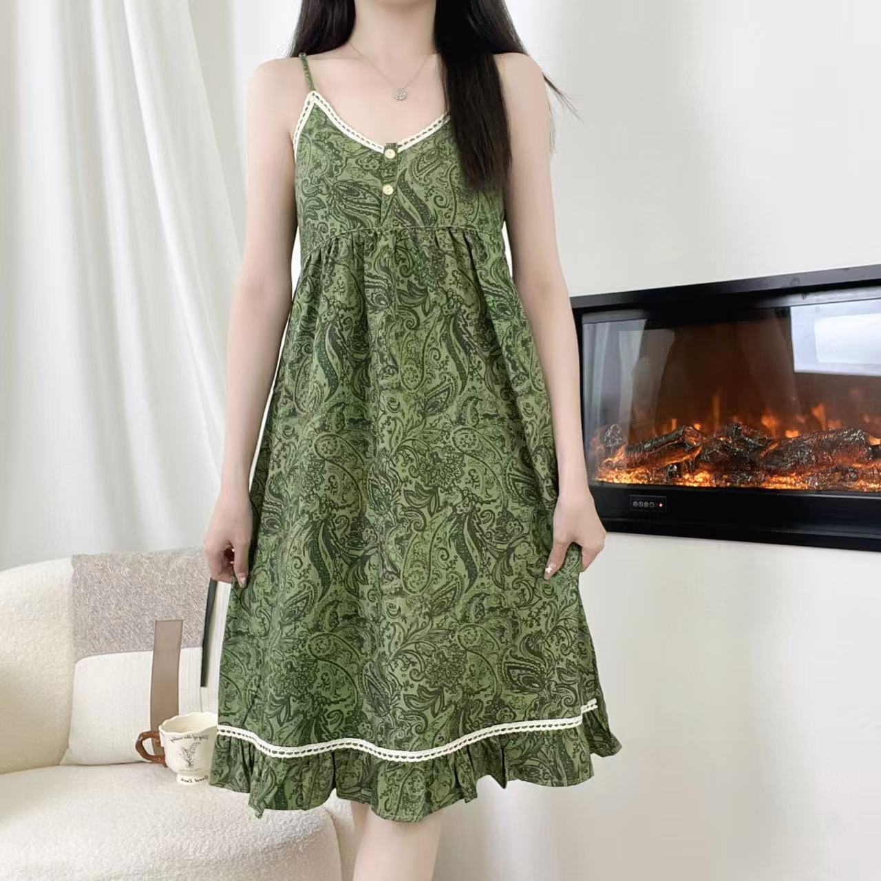 2025夏季油画风甜美气质温柔显白绿色印染吊带带胸垫家居服睡裙