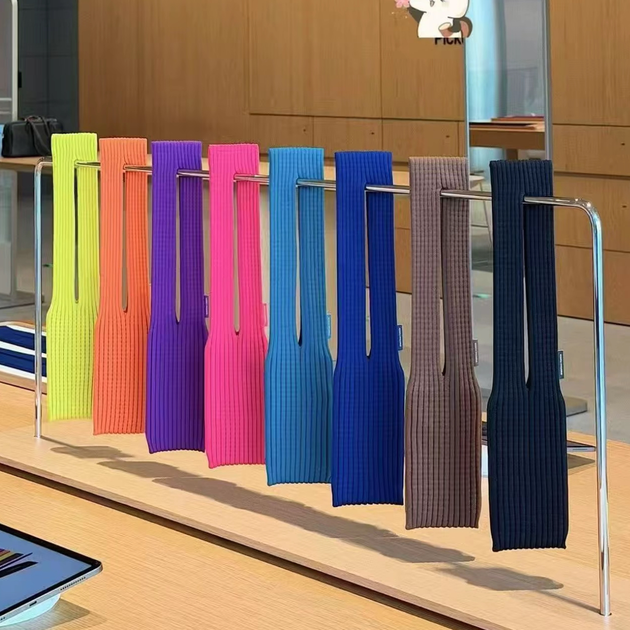 秋冬新款多巴胺针织时尚超洋气配饰高级水果袋纯色简约斜跨手机包