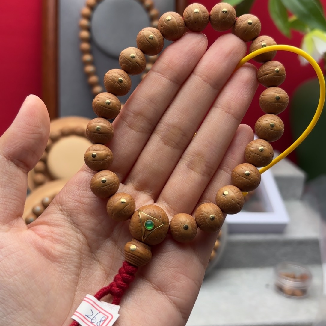 凤眼菩提手串以****?12左右铜钉镶嵌手串