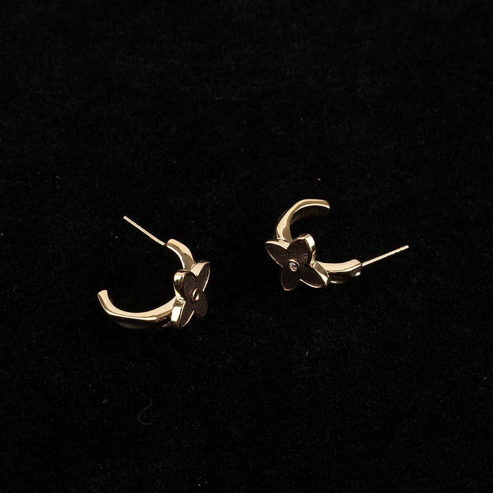 铜合金耳饰 「金色四叶梅」拉丝工艺哑光椭圆耳钉​T