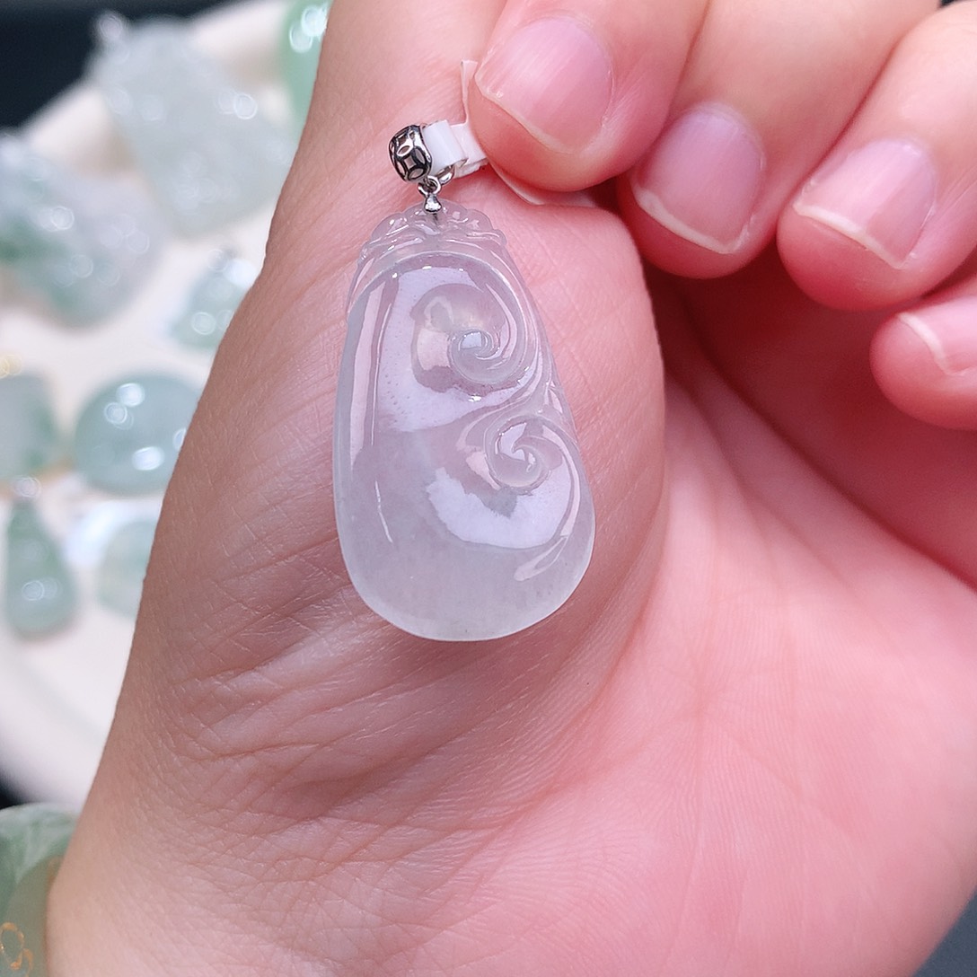 颈饰18K金镶嵌翡翠冰如意29-15-4