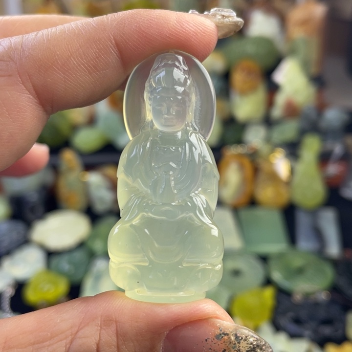 蛇纹石玉颈饰合金