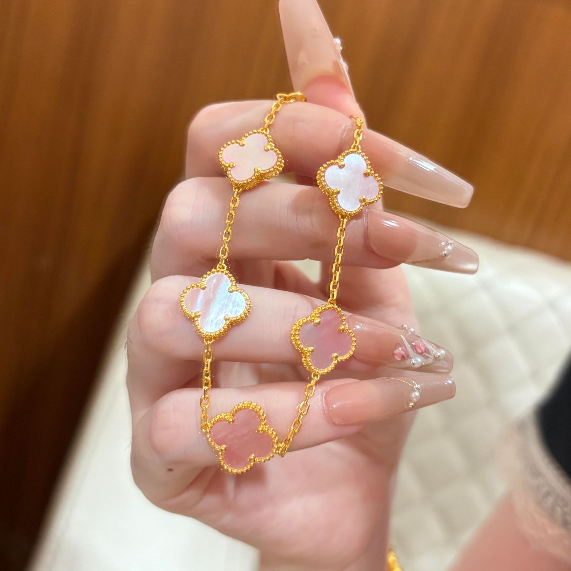 铜合金手链 粉色五花四叶草手链男女轻奢小众高级设计感气质手饰