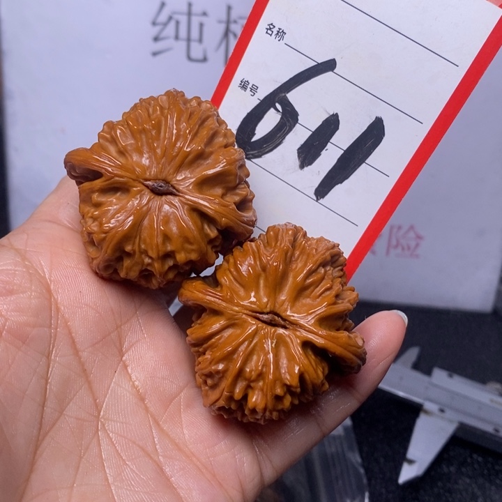 文玩核桃把件P****.611，42白狮子返油