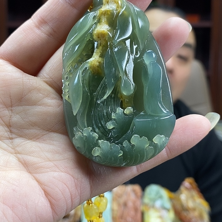 蛇纹石玉未镶嵌颈饰