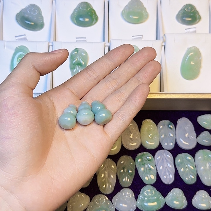 桃***子翡翠未镶嵌颈饰翡翠