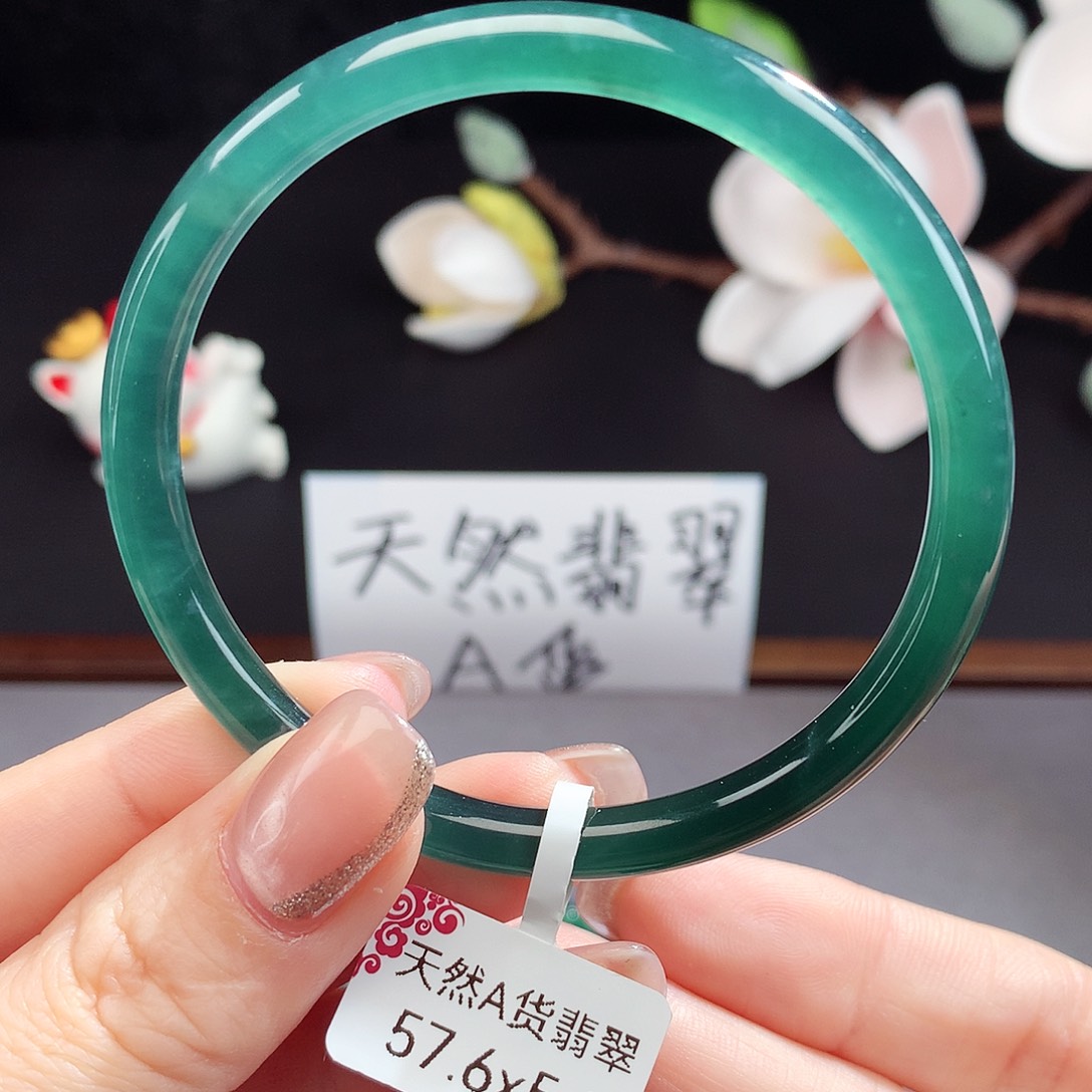 翡翠手镯（圆镯）未镶嵌