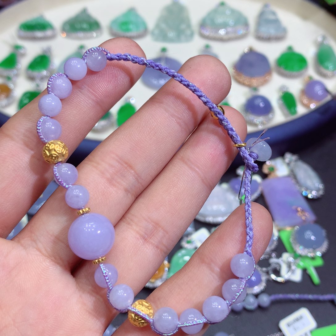 翡翠吊坠(赠链)未镶嵌