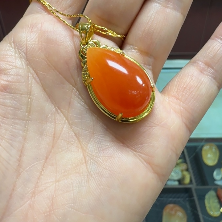 天***心石英质玉合金颈饰