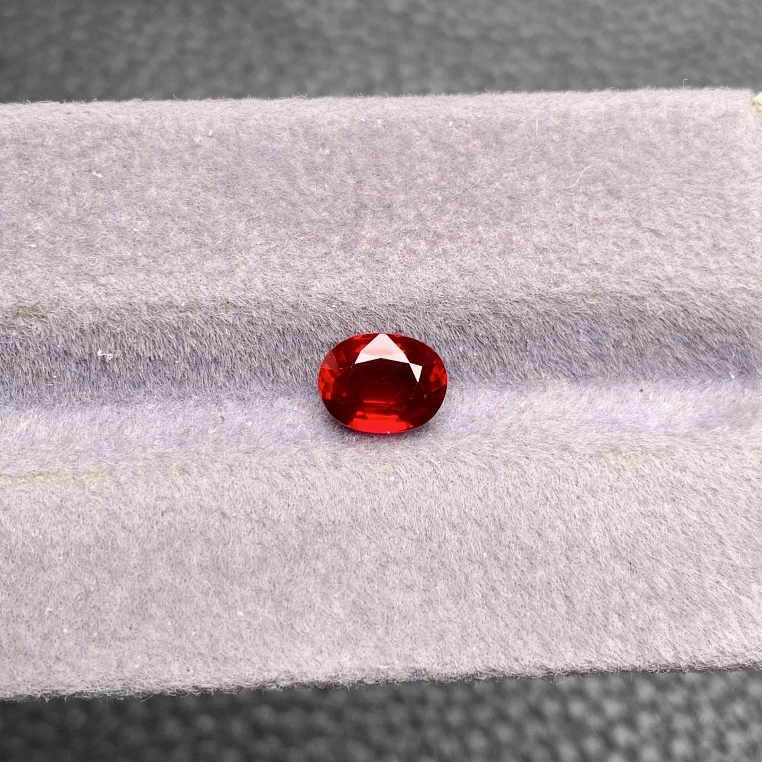天然无烧椭圆形莫桑比克鸽血红红宝石裸石带GRS国际证书 