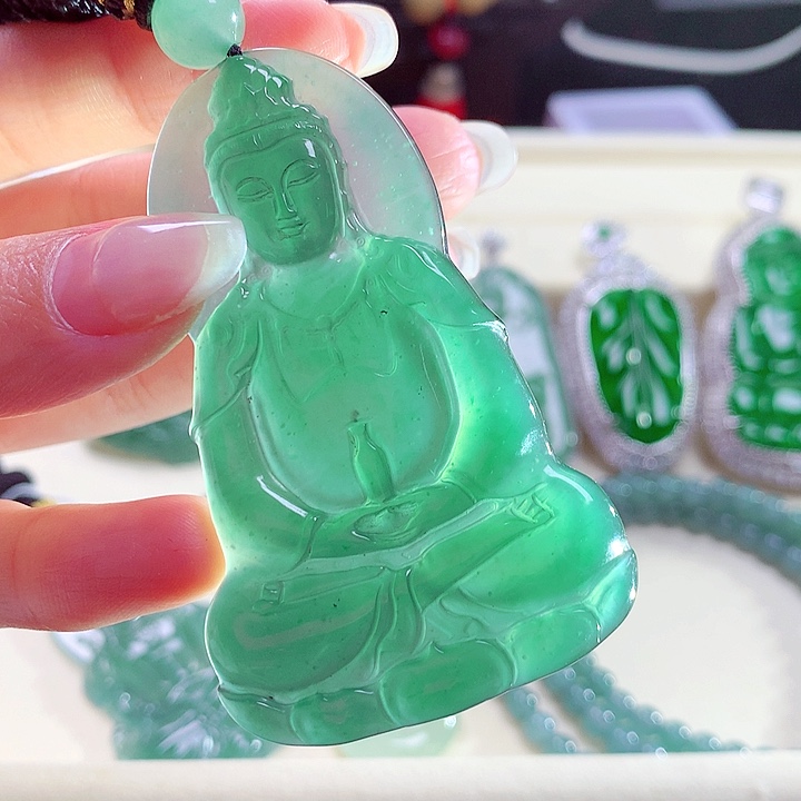 翡翠颈饰未镶嵌天然