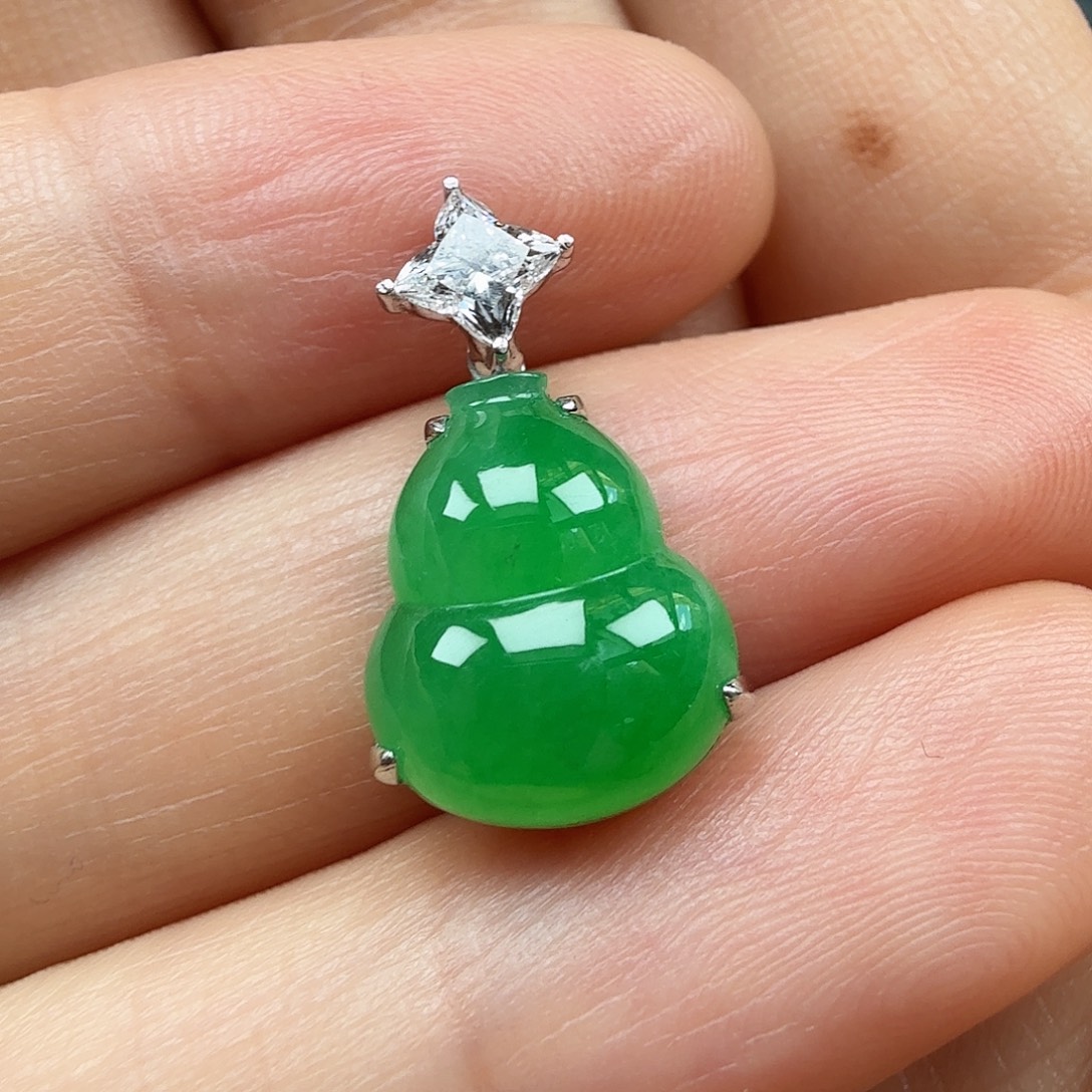 静***）翡翠18K金镶嵌颈饰