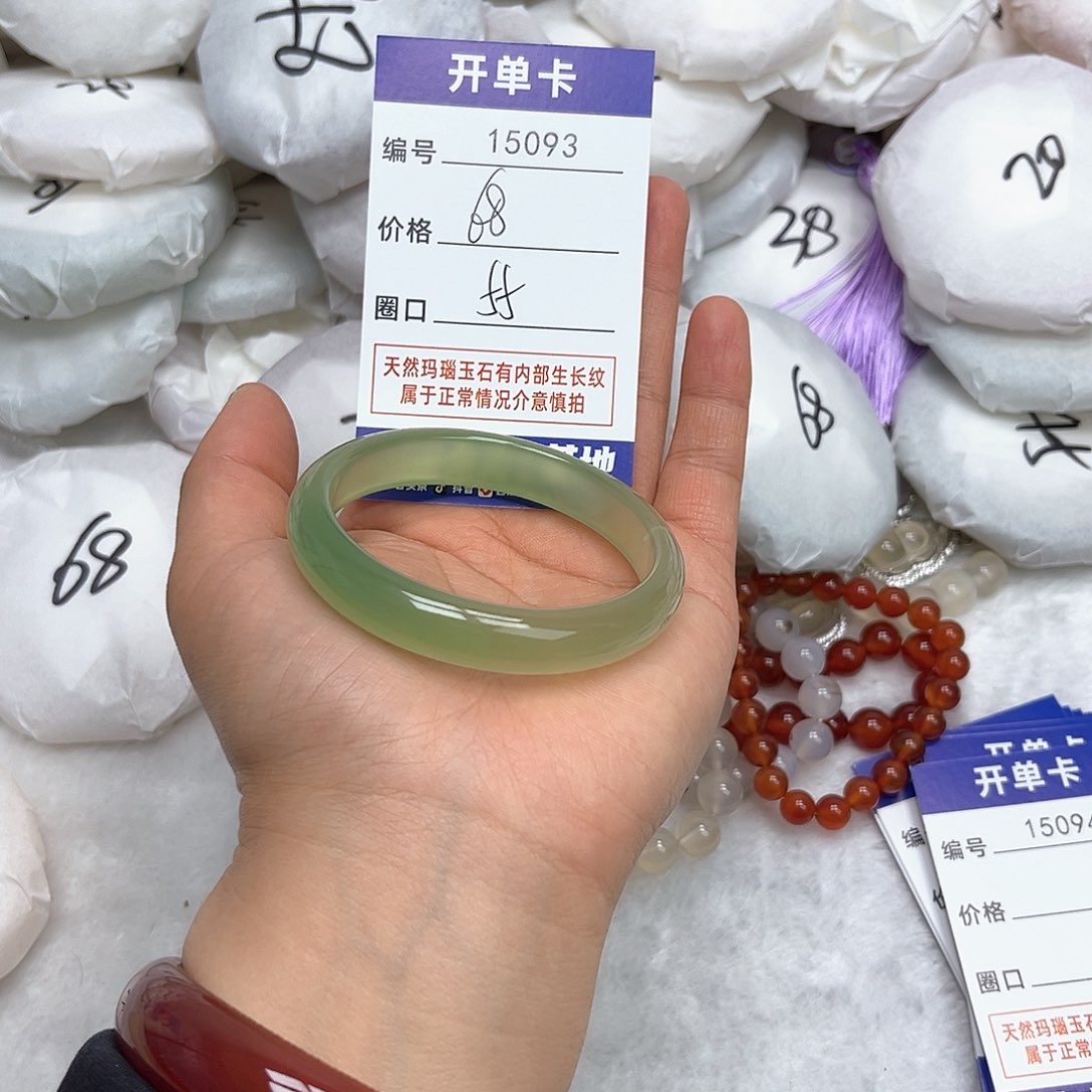 玛瑙/玉髓手镯未镶嵌93