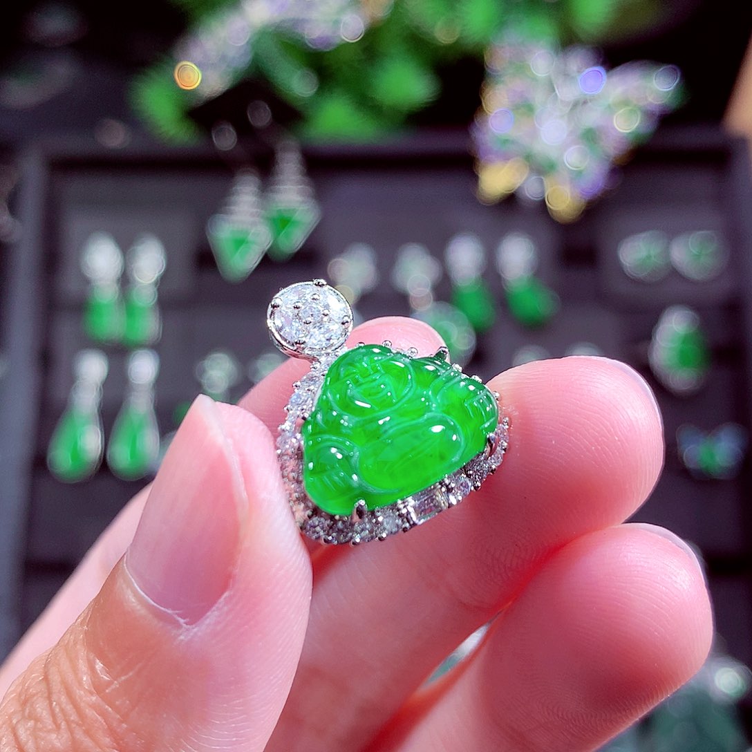 颈饰未镶嵌翡翠天然