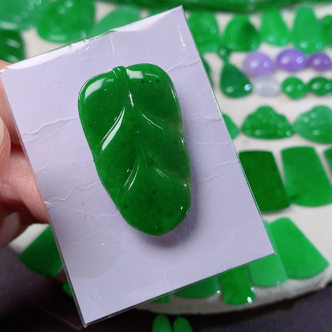 翡翠颈饰未镶嵌天然翡翠