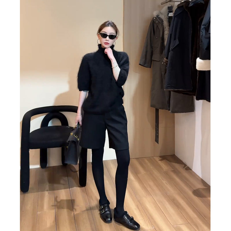 秋冬流行穿搭一整套女2025新款高领短袖针织衫百搭阔腿短裤两件套