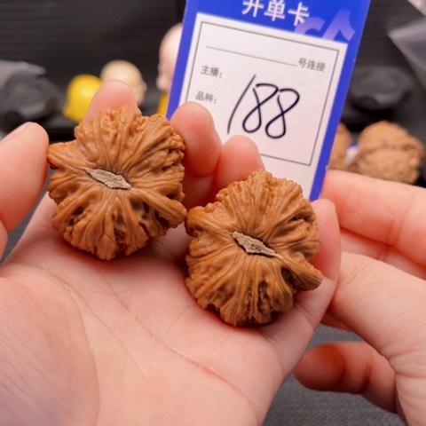 文玩核桃把件40密纹 188