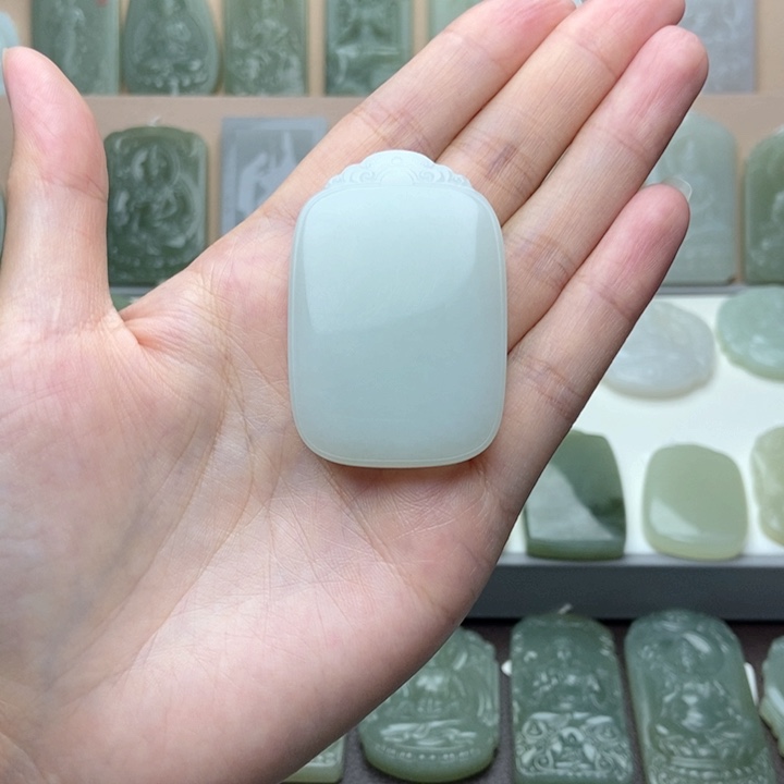 ****虹颈饰未镶嵌和田玉