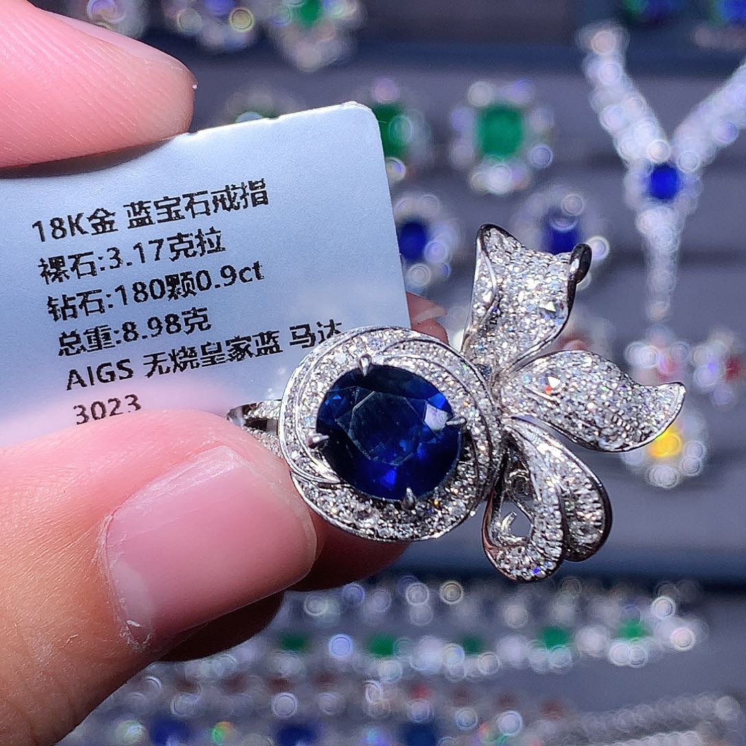 戒指18K金镶嵌蓝宝石