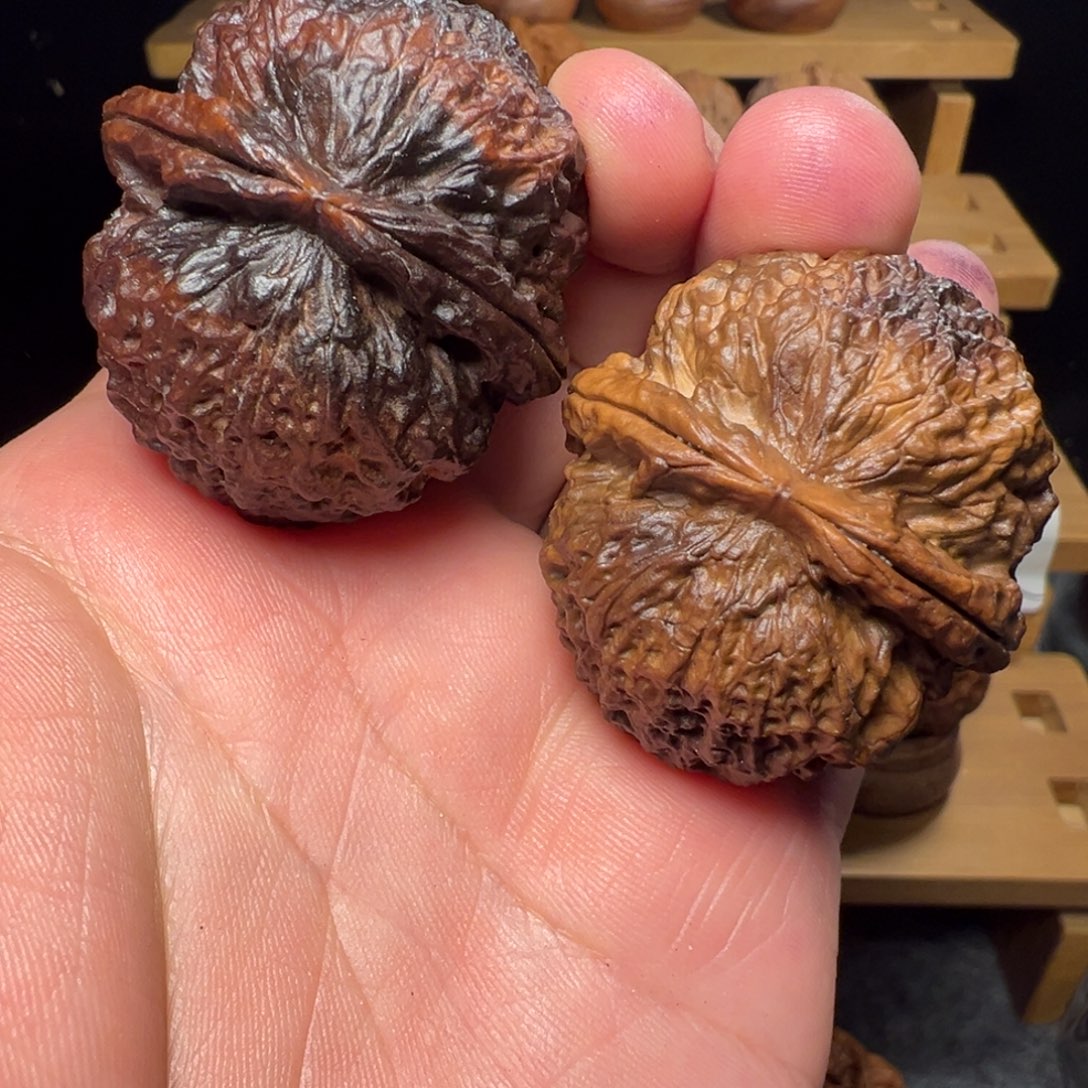 文玩核桃吊坠荔枝纹铁狮子43mm