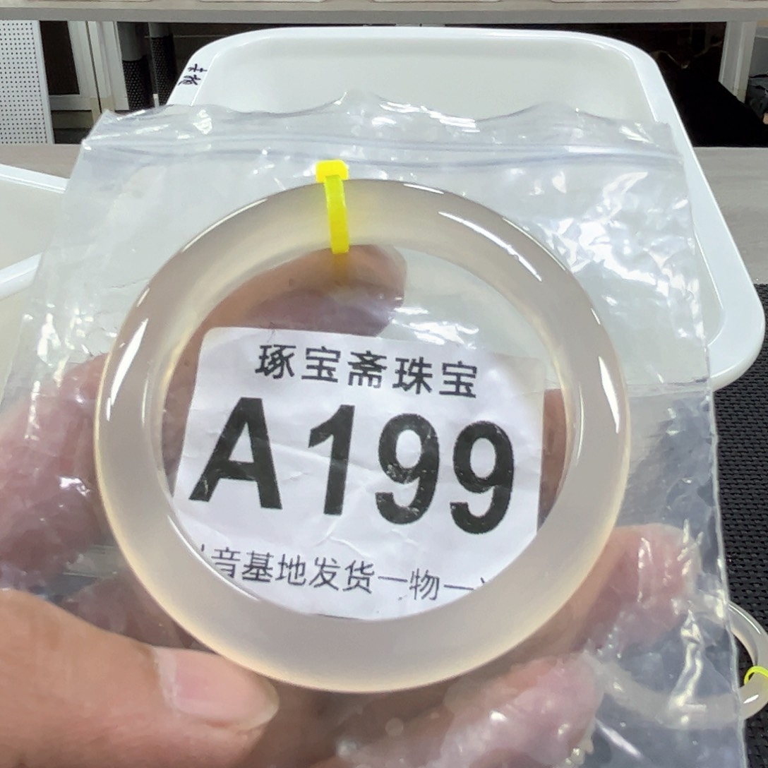 玛瑙/玉髓手镯未镶嵌55