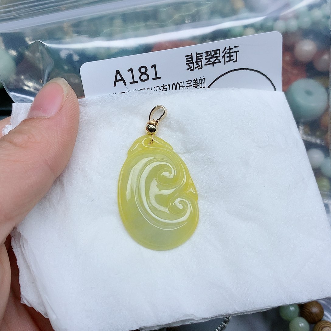 翡翠颈饰足银镶嵌翡翠