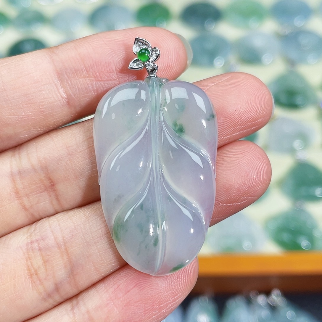 翡翠颈饰18K金镶嵌吊坠