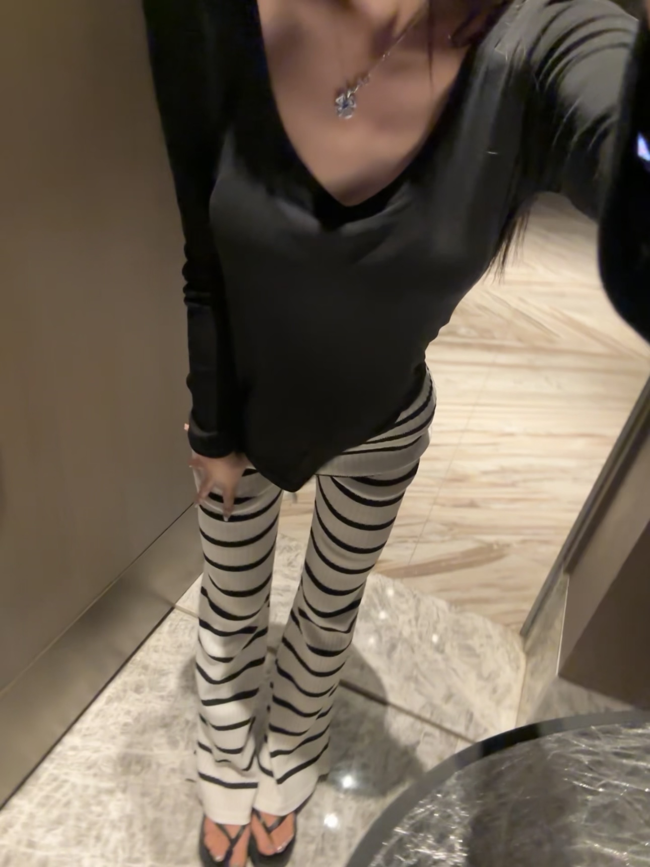 ROSE• 大U领微透衫 条纹微喇裤  简约套