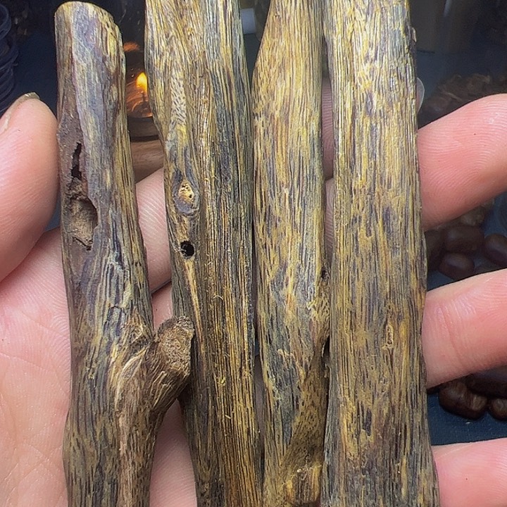 木奇楠手把件虫漏