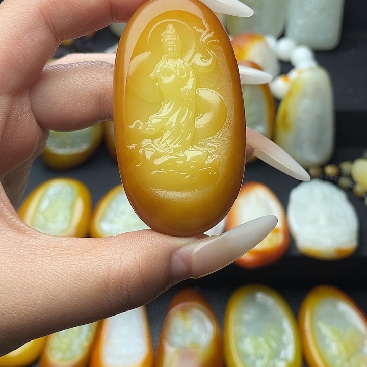 ****࿐和田玉未镶嵌颈饰