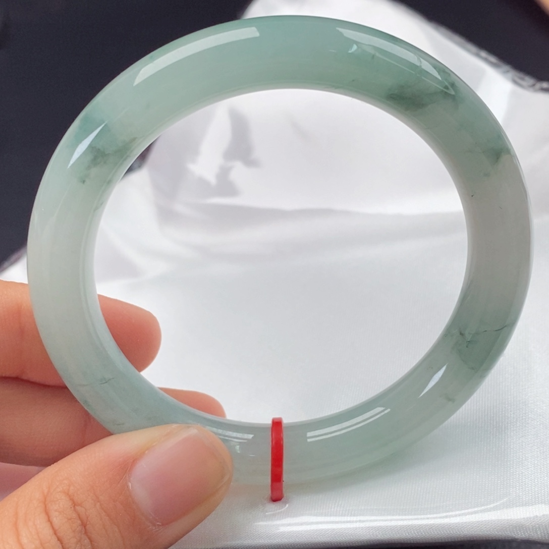 翡翠手镯（圆镯）未镶嵌5455圈