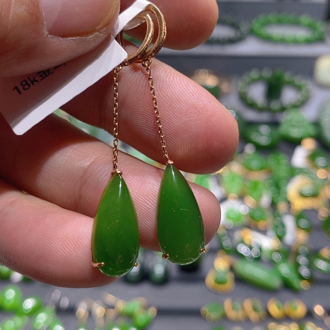 18K金镶嵌和田玉（碧玉）耳饰