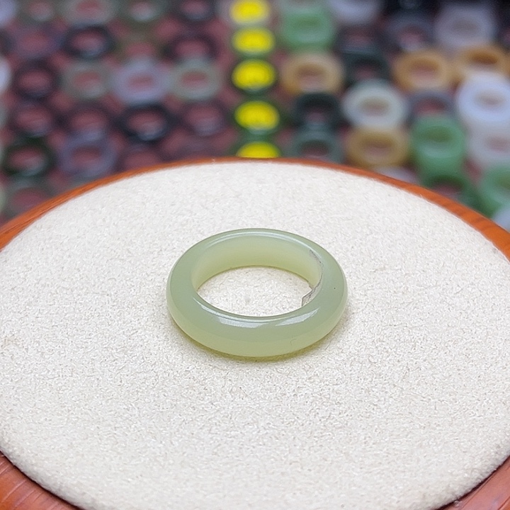 和田玉戒指未镶嵌16.9内径14圈黄口