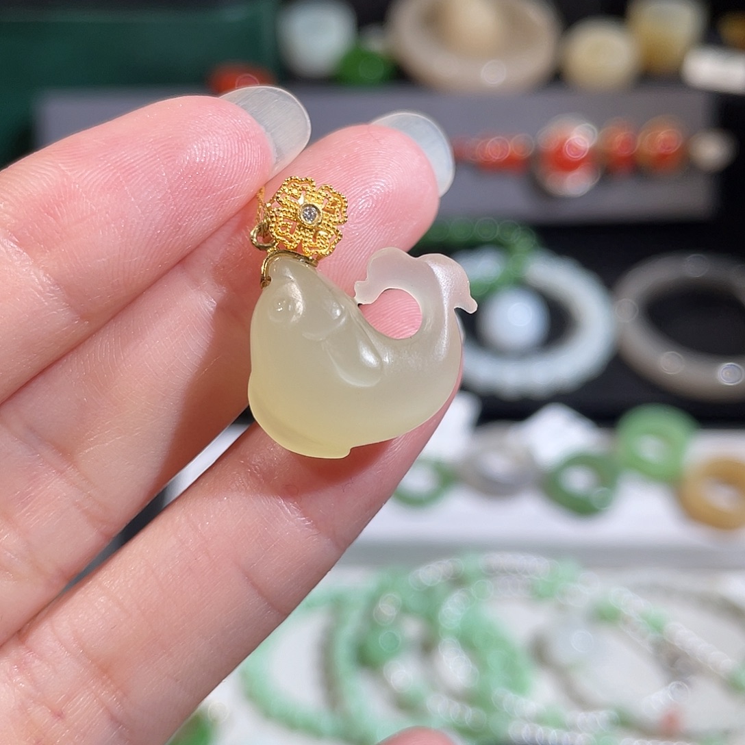 和田玉18K金镶嵌颈饰