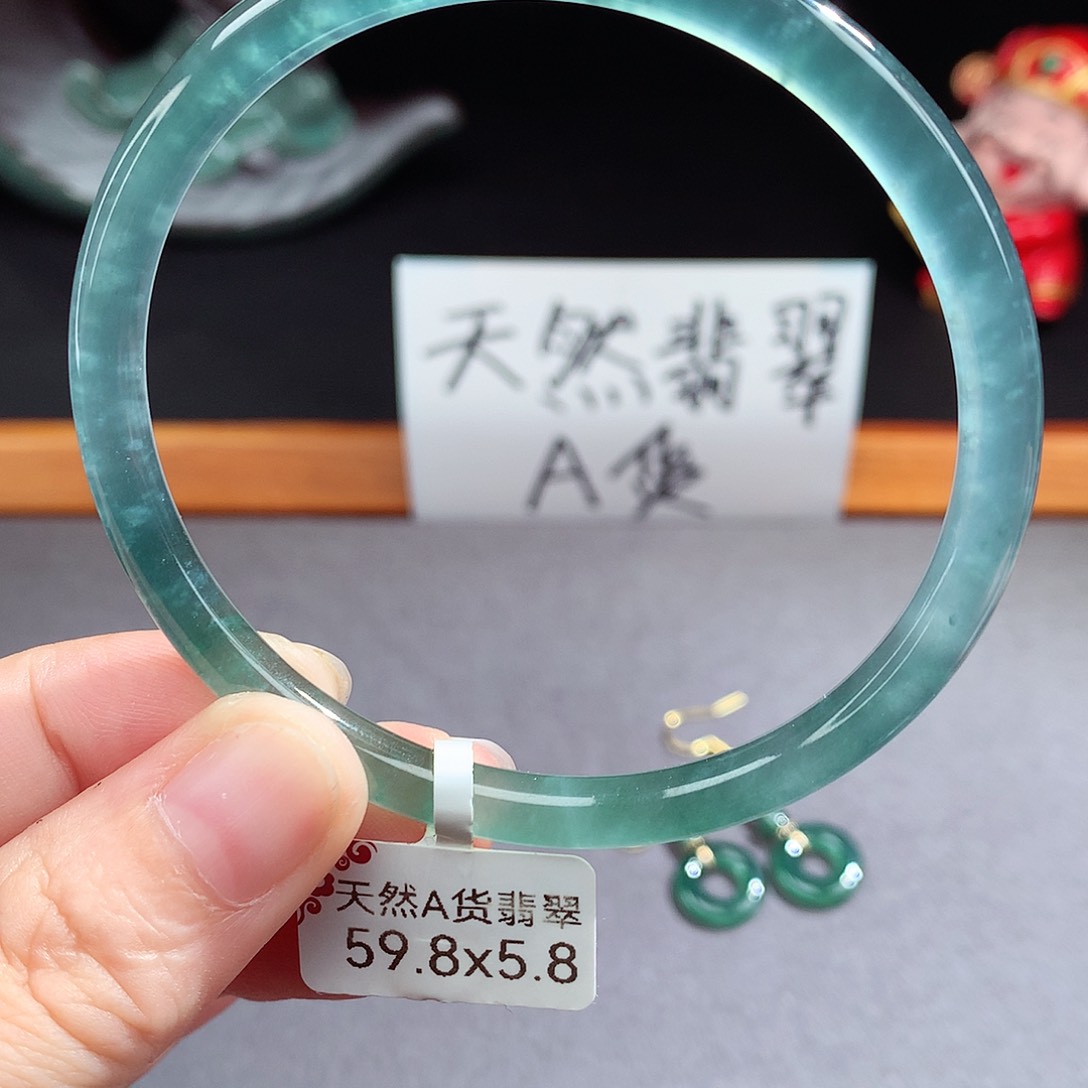 翡翠手镯（圆镯）未镶嵌?**兔