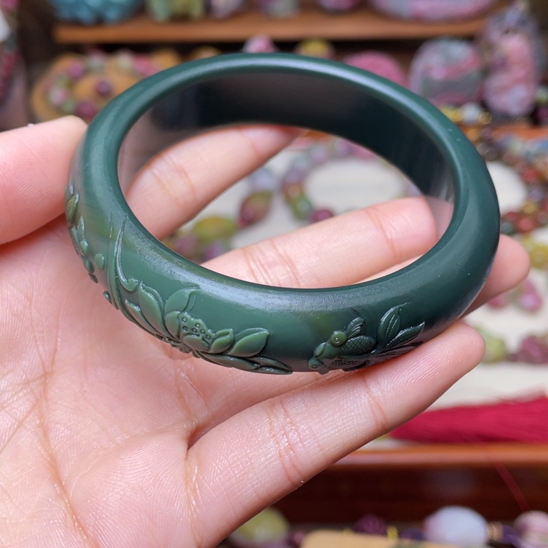 玛瑙/玉髓珠宝半成品未镶嵌小**易盐源玛瑙荷花鱼苏工手镯