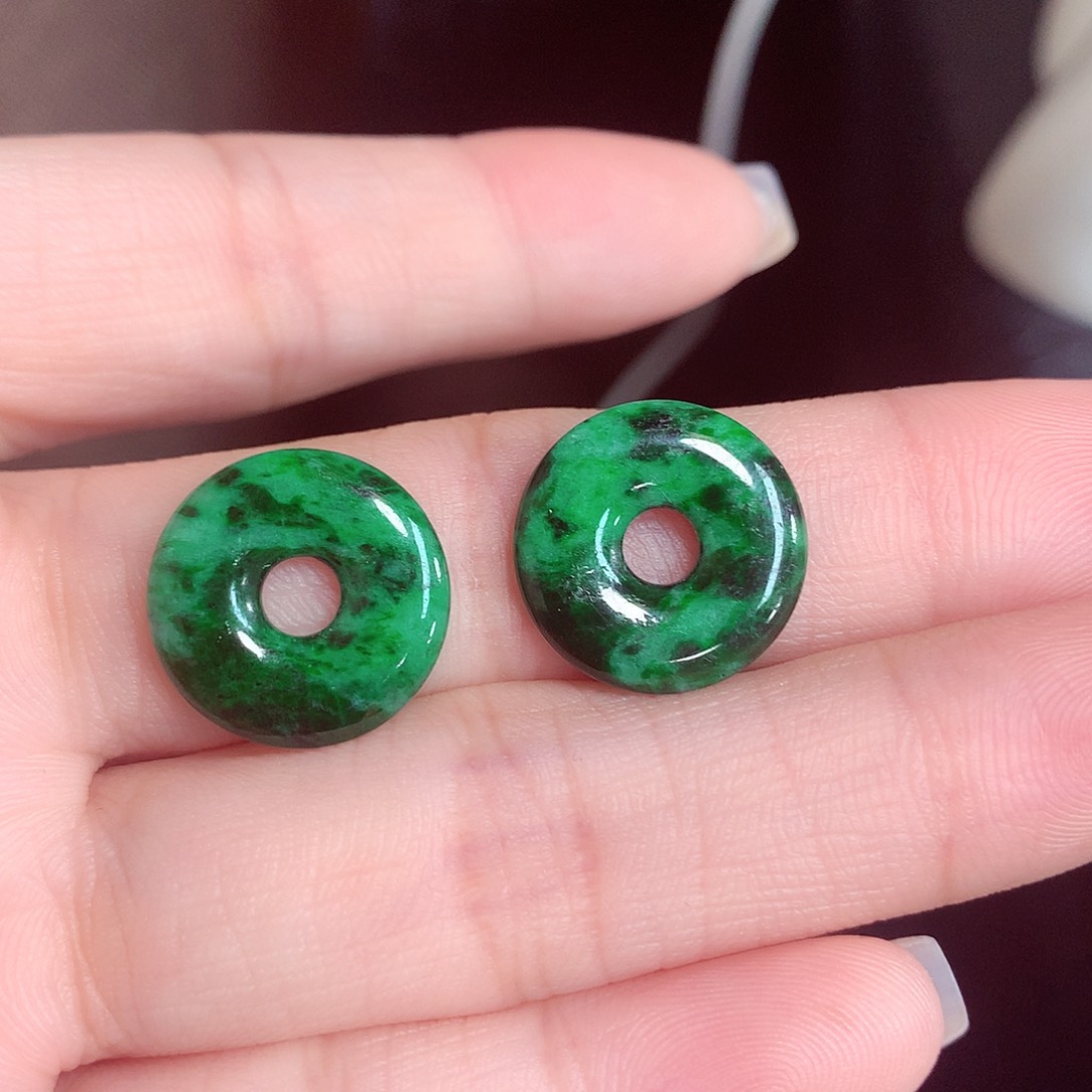 翡翠耳饰未镶嵌天然翡翠
