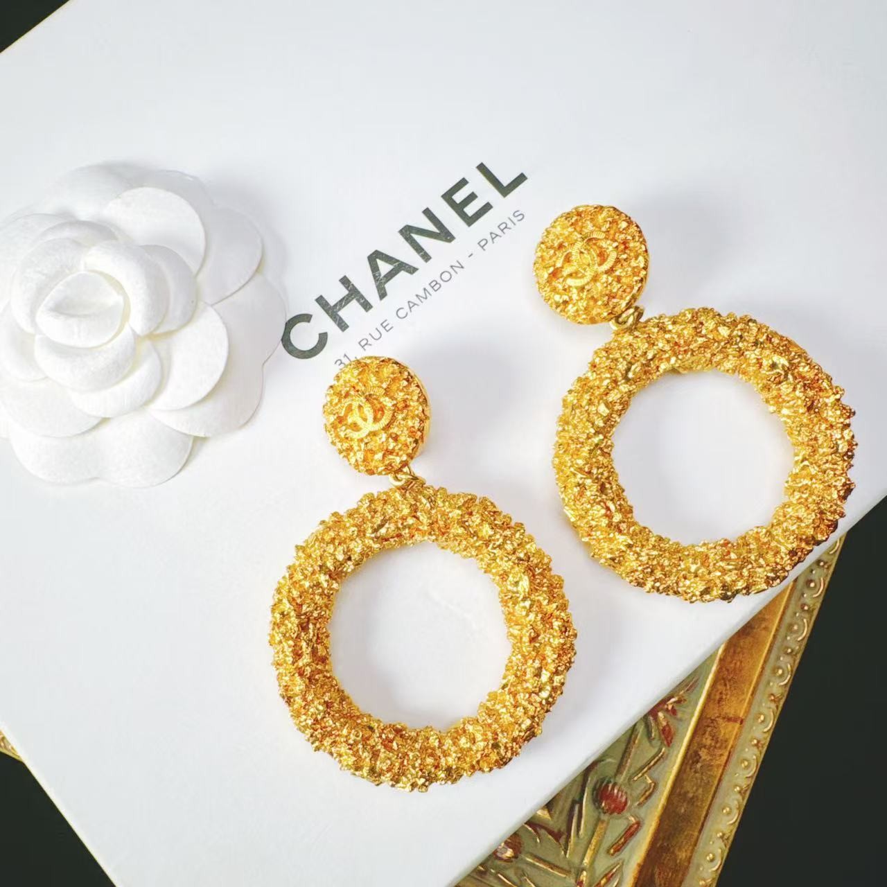 95新 Chanel/香奈儿 柚礼/香奈儿熔岩圆环耳夹lk512001