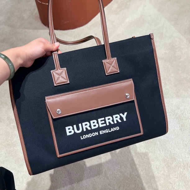 99新 BURBERRY/博柏利 大号托特腋下/0000